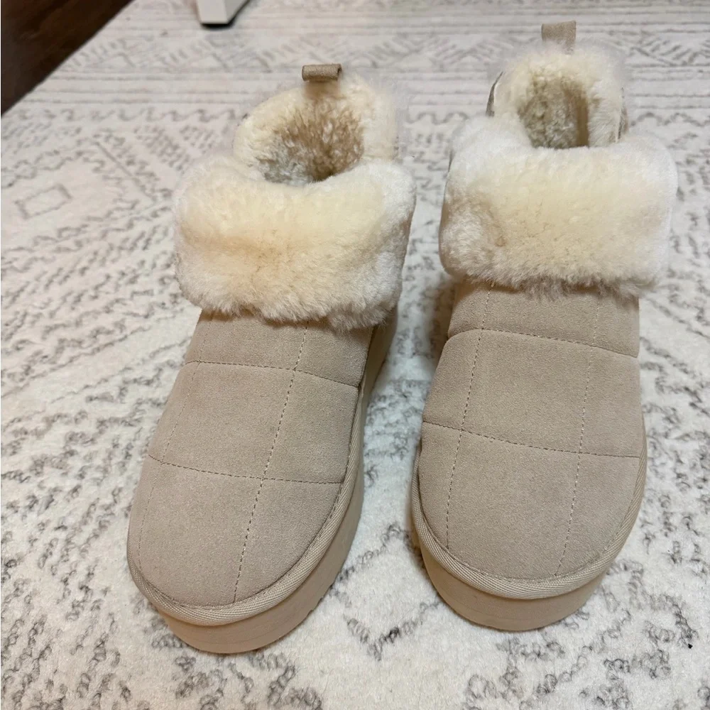 New Dearfoams Women's Bayswater Genuine Shearling Quilted Platform Bootie